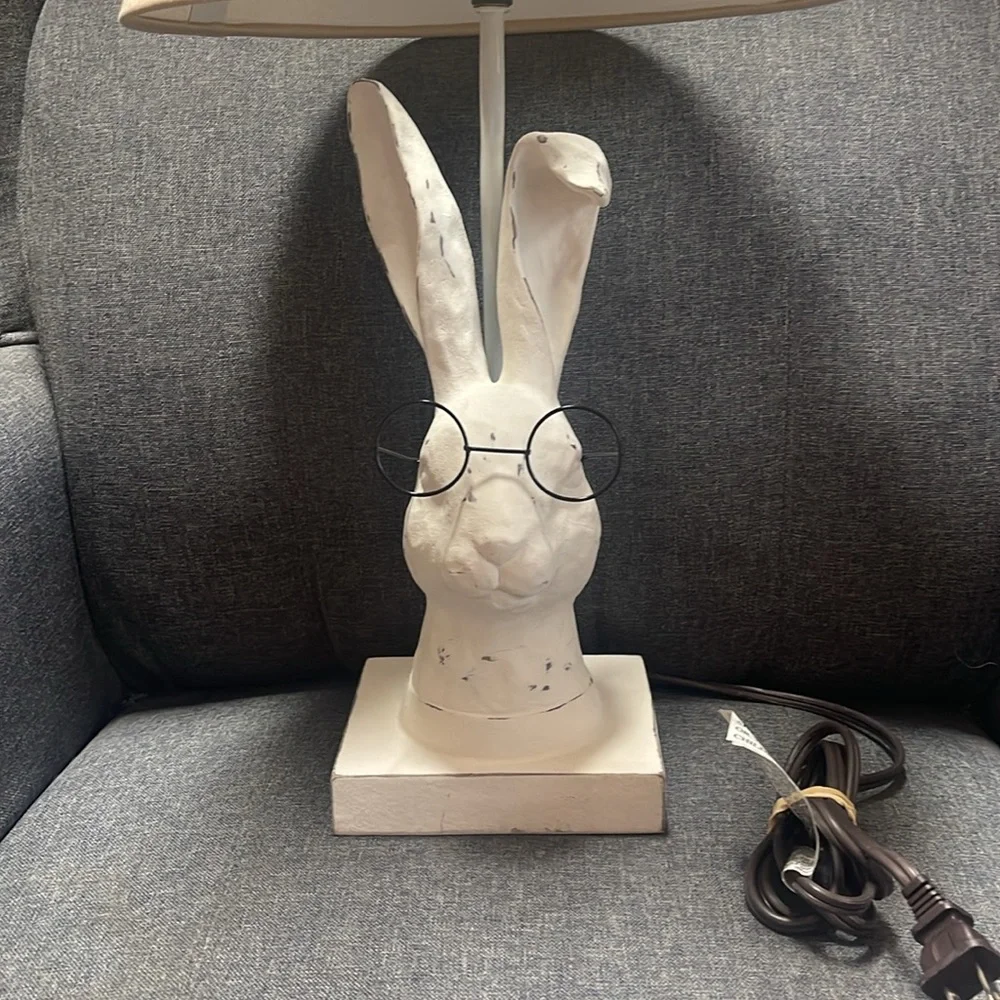 Creating Country Decor Rabbit Table Lamp